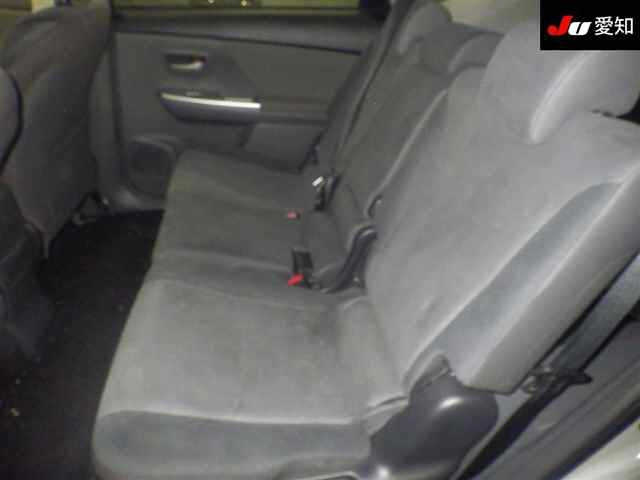 TOYOTA PRIUS ALPHA 2011