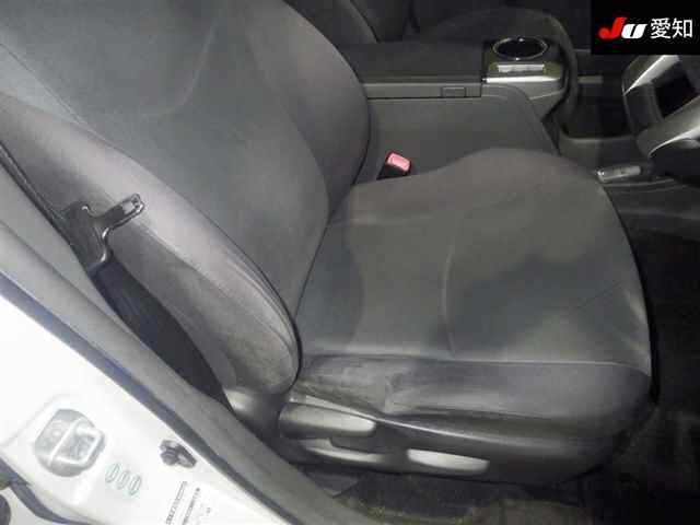 TOYOTA PRIUS ALPHA 2011