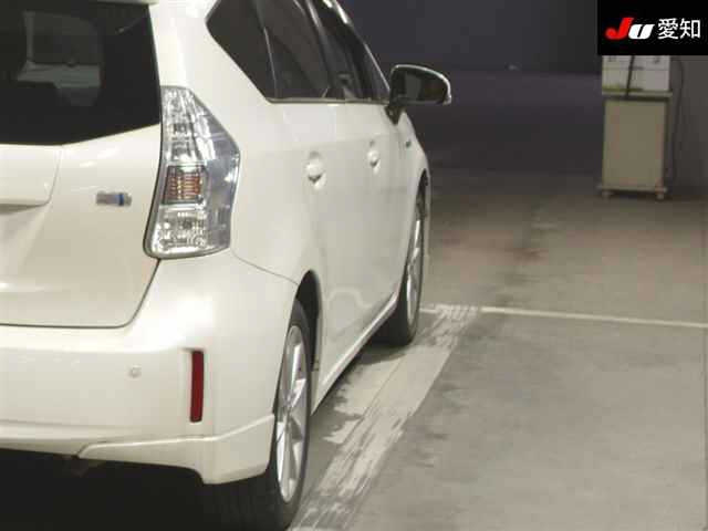 TOYOTA PRIUS ALPHA 2011