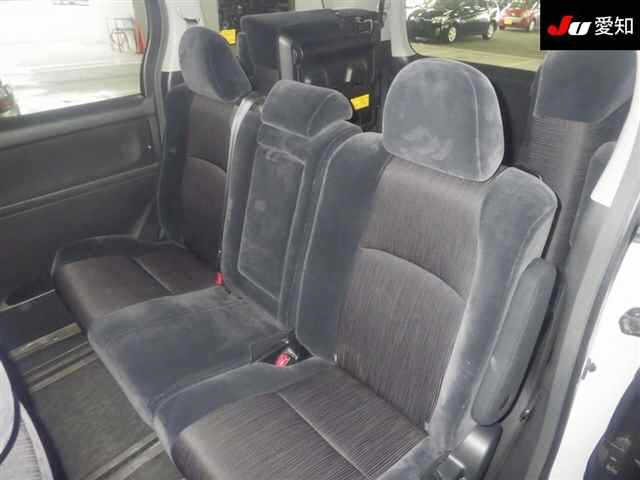 TOYOTA VELLFIRE 2011