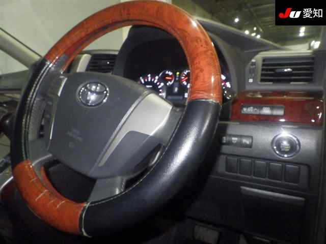 TOYOTA VELLFIRE 2011