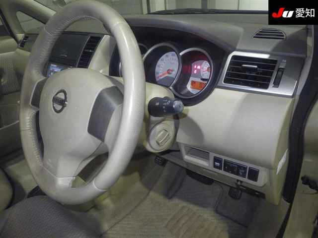 NISSAN TIIDA 2010