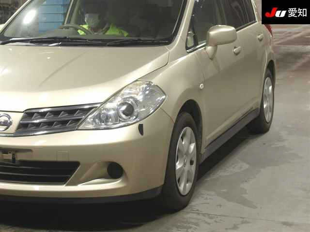 NISSAN TIIDA 2010