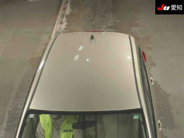 NISSAN TIIDA 2010
