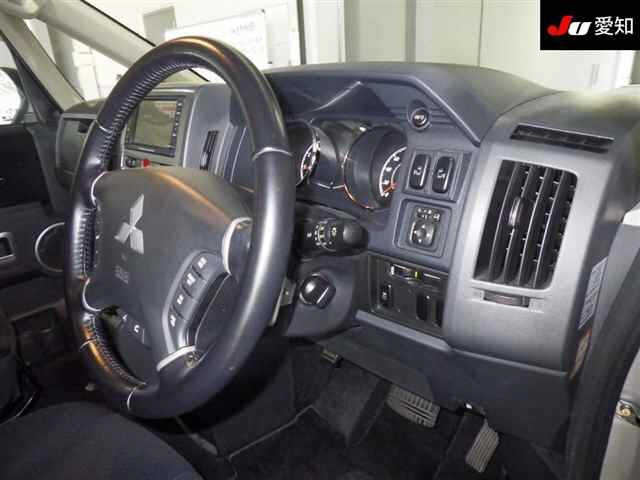 MITSUBISHI DELICA D5 2011
