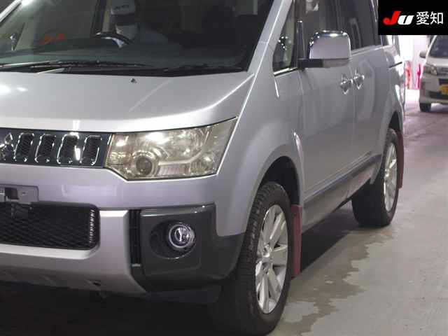 MITSUBISHI DELICA D5 2011