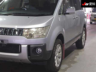 MITSUBISHI DELICA D5 2011