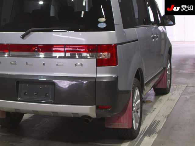 MITSUBISHI DELICA D5 2011