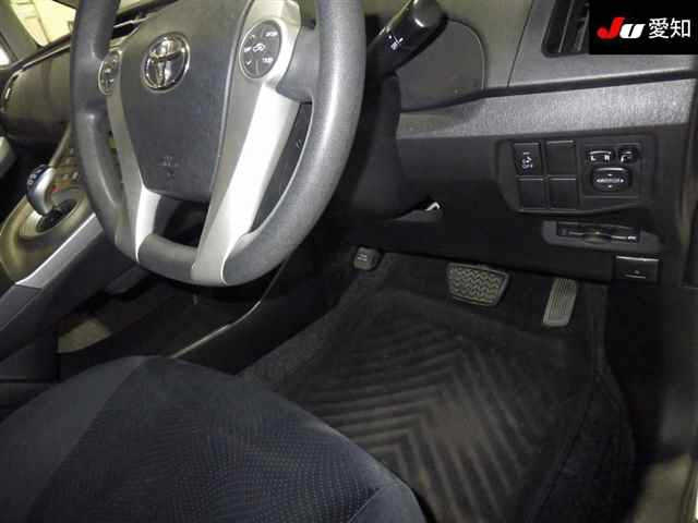 TOYOTA PRIUS 2012