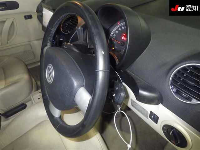 VOLKSWAGEN NEW BEETLE 2008