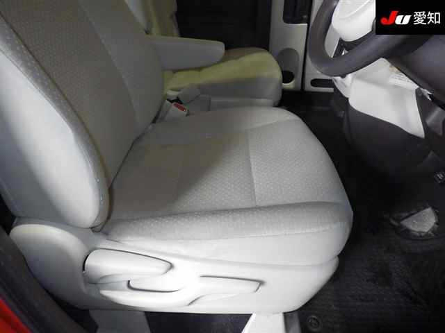 TOYOTA PORTE 2013