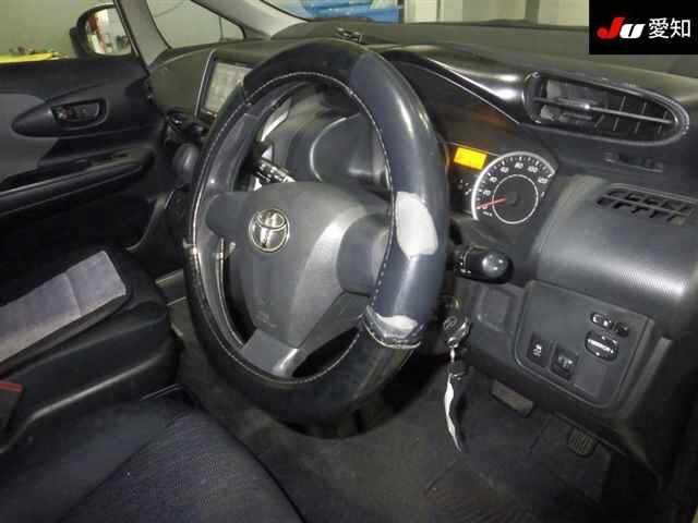 TOYOTA WISH 2010
