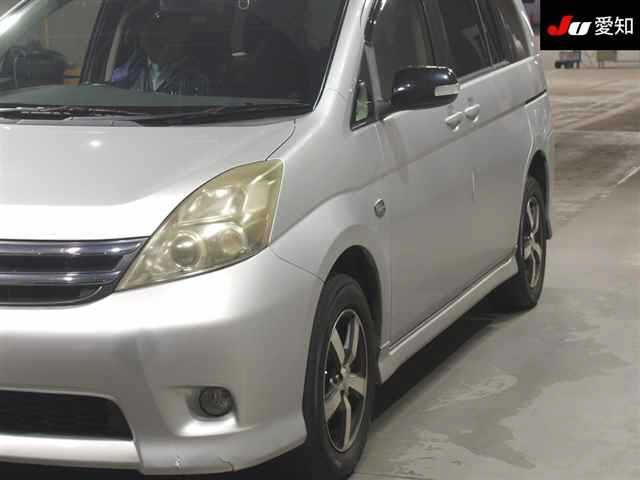 TOYOTA ISIS 2009