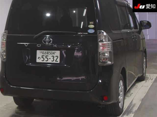 TOYOTA VOXY 2009