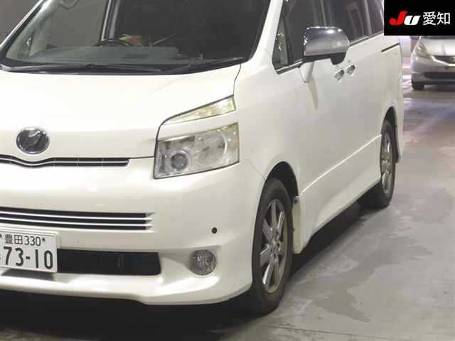 TOYOTA VOXY 2009