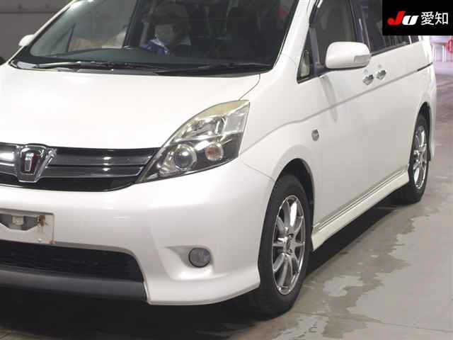 TOYOTA ISIS 2013