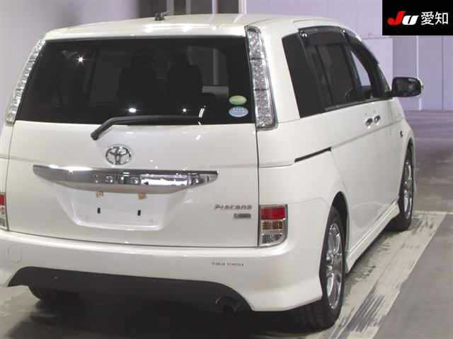 TOYOTA ISIS 2013
