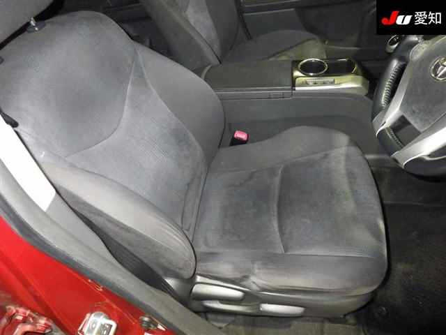 TOYOTA PRIUS ALPHA 2012