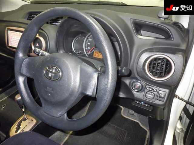 TOYOTA VITZ 2013