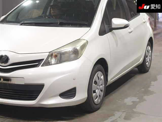 TOYOTA VITZ 2013