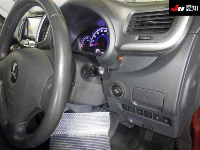 MITSUBISHI DELICA D2 2011