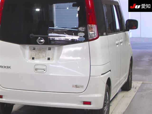 NISSAN ROOX 2010