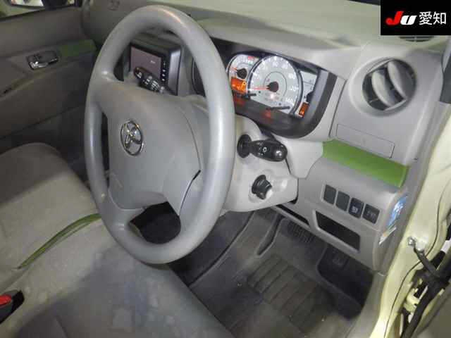 TOYOTA PIXIS SPACE 2016