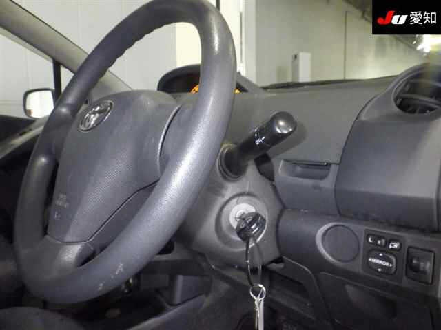TOYOTA VITZ 2010