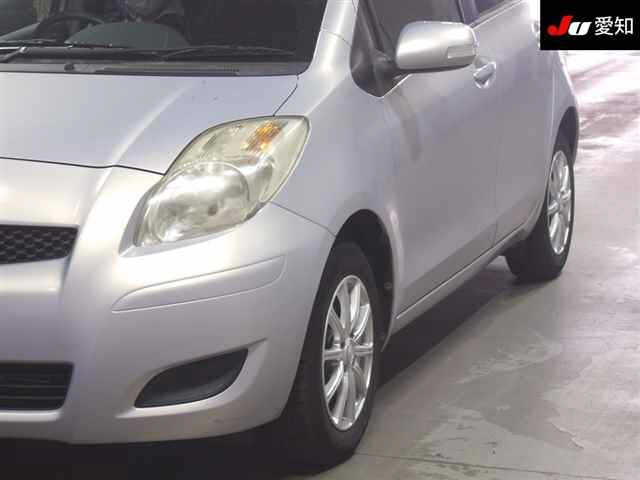 TOYOTA VITZ 2010
