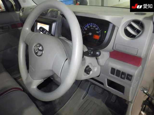 TOYOTA PIXIS SPACE 2013