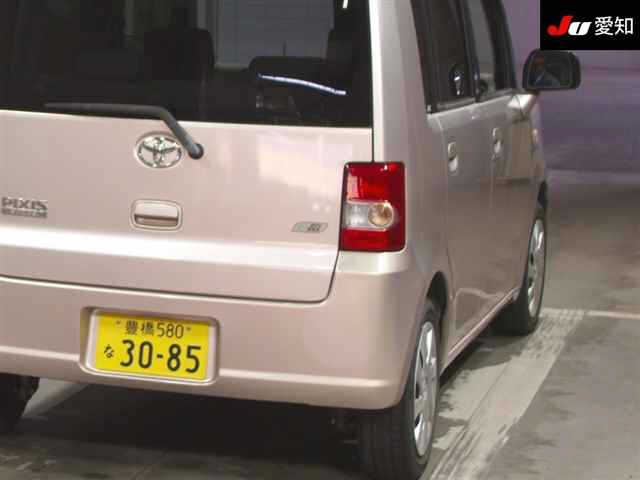 TOYOTA PIXIS SPACE 2013