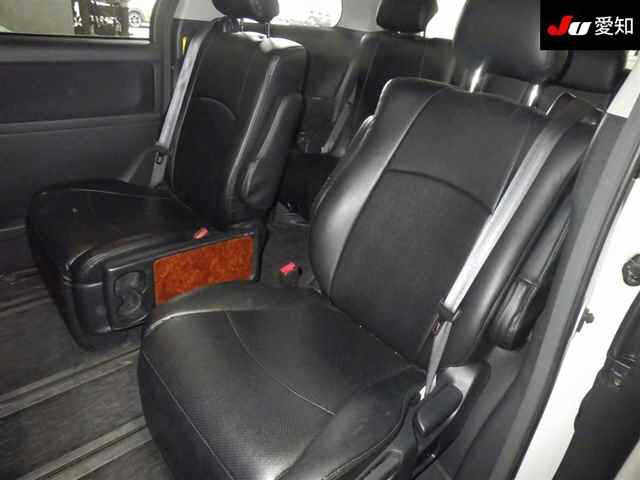 TOYOTA VELLFIRE 2010