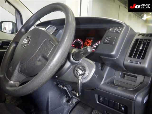 NISSAN SERENA 2010