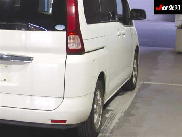 NISSAN SERENA 2010
