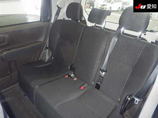 TOYOTA PORTE 2012
