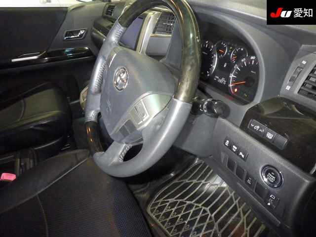 TOYOTA VELLFIRE 2011