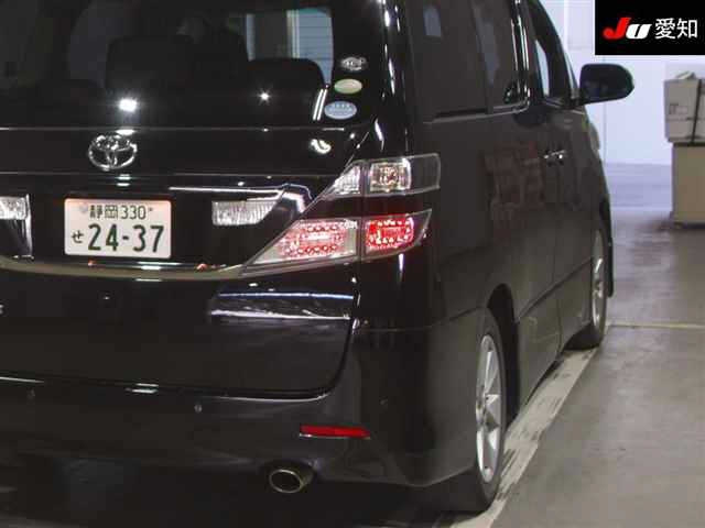 TOYOTA VELLFIRE 2011
