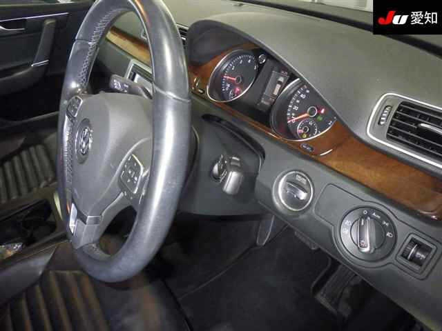 VOLKSWAGEN PASSAT VARIANT 2013