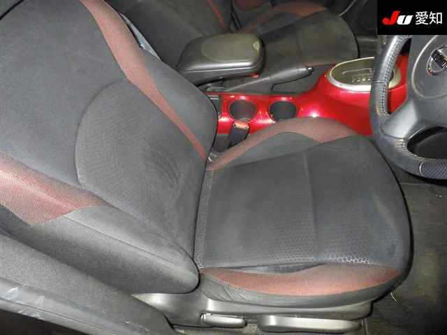 NISSAN JUKE 2012