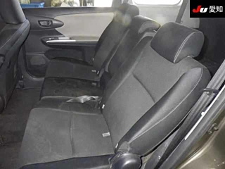 TOYOTA WISH 2011