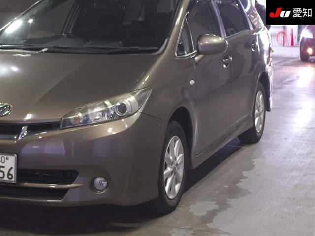 TOYOTA WISH 2011