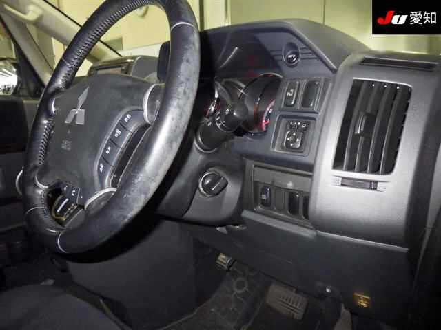 MITSUBISHI DELICA D5 2009