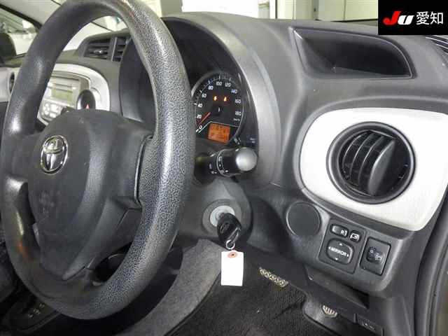 TOYOTA VITZ 2012