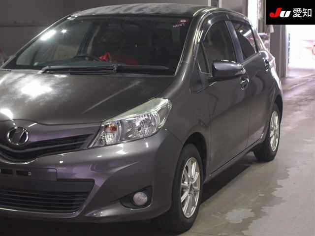TOYOTA VITZ 2012
