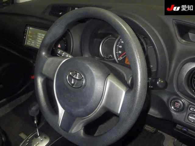 TOYOTA VITZ 2013