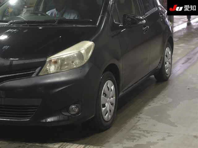 TOYOTA VITZ 2013