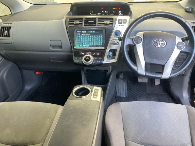 TOYOTA PRIUS ALPHA 2012