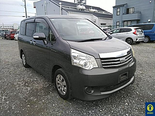 Toyota Noah 2012
