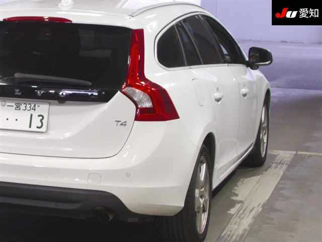 VOLVO V60 2013