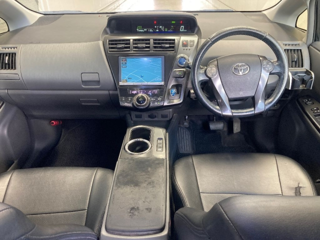 TOYOTA PRIUS ALPHA 2013